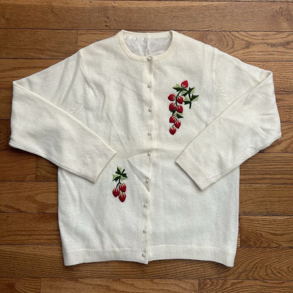 Vintage Strawberries Embroidered Wool Pearl Button Cardigan Sweater Small